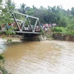 Sungai Meluap, Jembatan Penghubung di Ulunggolaka Kolaka Amblas Sungai Meluap, Jembatan Penghubung di Ulunggolaka Kolaka Amblas