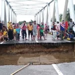Sehari Dilanda Hujan, Jembatan Trans Sulawesi di Kolut Amblas Sehari Dilanda Hujan, Jembatan Trans Sulawesi di Konut Amblas