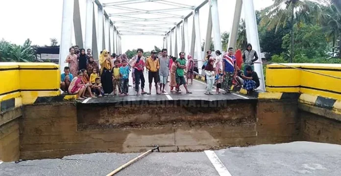Sehari Dilanda Hujan, Jembatan Trans Sulawesi di Konut Amblas