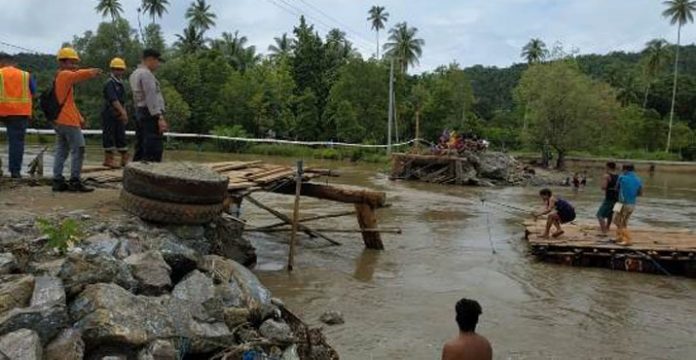 Jembatan Penghubung di Wolo Kolaka Putus