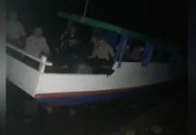 Kapal Muat Enam Kotak Suara Pemilu Terdampar di Pulau Meong Kapal Muat Enam Kotak Suara Pemilu Terdampar di Pulau Meong