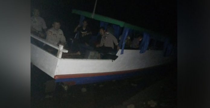 Kapal Muat Enam Kotak Suara Pemilu Terdampar di Pulau Meong