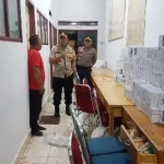 Kapolres Kolaka Larang Personel Tinggalkan Kantor KPU Kapolres Kolaka Larang Personel Tidak Tinggalkan Kantor KPU