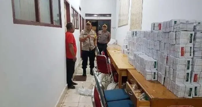 Kapolres Kolaka Larang Personel Tidak Tinggalkan Kantor KPU