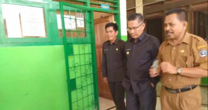 Pantau Ujian, Wali Kota Kendari Kunjungi Dua Sekolah