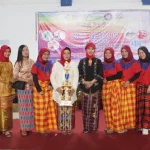 Mahasiswa Poltekkes Kendari Kenakan Pakaian Adat Peringati Hari Kartini Mahasiswa Poltekkes Kendari Kenakan Pakaian Adat Peringati Hari Kartini