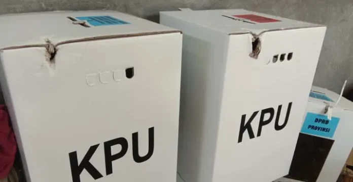 Enam Kotak Suara di Bombana dan Empat di Konsel Rusak Terkena Air Hujan