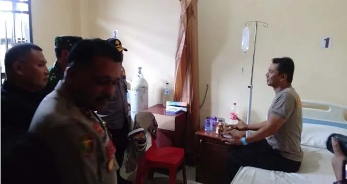 Sakit, Tiga Personel Pengamanan Pemilu Dibesuk Kapolda Sultra dan Danrem Kendari