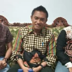 Sosialiasi Tuntas, KPUD Muna Optimis Partisipasi Pemilih Capai 80 Persen Ketua KPUD Muna, Kubais dan dua komisioner.