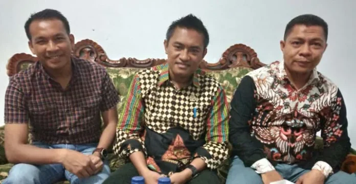 kpud_muna Ketua KPUD Muna, Kubais dan dua komisioner.