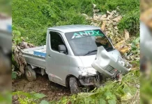 Hilang Kendali, Mobil Pengangkut Ikan di Kolut Terperosok ke Jurang Hilang Kendali, Mobil Pengangkut Ikan di Kolut Terperosok ke Jurang