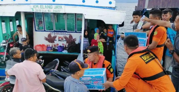 mati_mesin Alami Mati Mesin, 40 Penumpang Kapal Rute Kendari - Wawonii Berhasil Dievakuasi