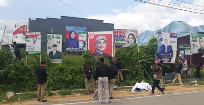 penertiban_apk Ribuan Personel Bawaslu Kendari Bersihkan APK