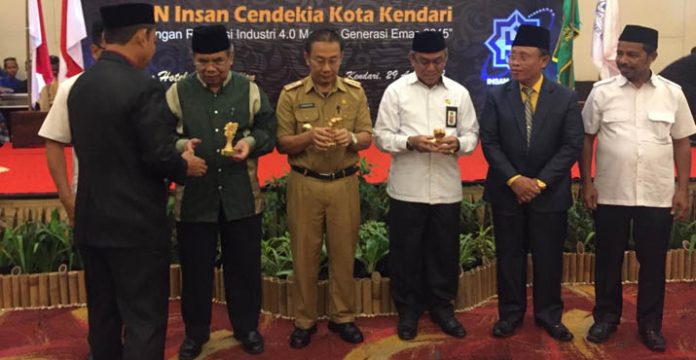 MAN IC Kendari Kukuhkan 57 Siswa Angkatan Pertama