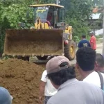 Dinas PU Bombana Benahi Jembatan Ambruk di Kabaena Dinas PU Bombana Benahi Jembatan Ambruk di Kabaena