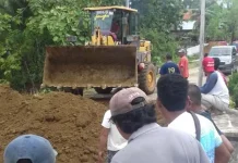 Dinas PU Bombana Benahi Jembatan Ambruk di Kabaena Dinas PU Bombana Benahi Jembatan Ambruk di Kabaena