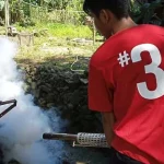 Cegah DBD, Relawan Sahabat Nirna Lachmuddin Lakukan Fogging di Baruga Cegah DBD, Relawan Sahabat Nirna Lachmuddin Lakukan Fogging di Baruga