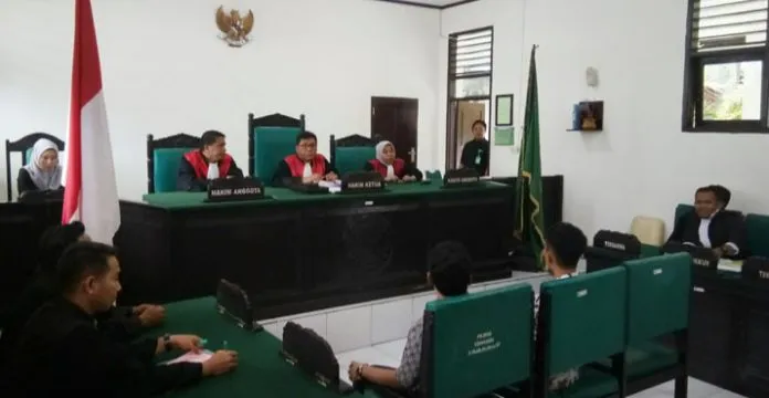 Sidang Dakwaan, JPU Sebut Caleg PKS dan Camat Kambu Jalin Komunikasi Sejak Lama
