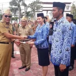 Bupati Kolaka Serahkan SK Pengangkatan 144 ASN Baru Bupati Kolaka Serahkan SK Aparatur Sipil Negara Baru