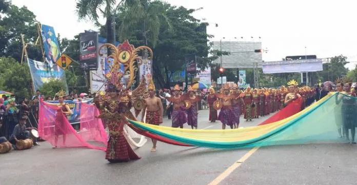Ragam Budaya Sultra Dipamerkan dalam Sultra Tenun Karnaval