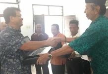 Sumbangan Komite, 10 Unit Laptop Diserahkan ke SMPN 1 Konsel Sumbangan Komite, 10 Unit Laptop Diserahkan ke SMPN 1 Konsel