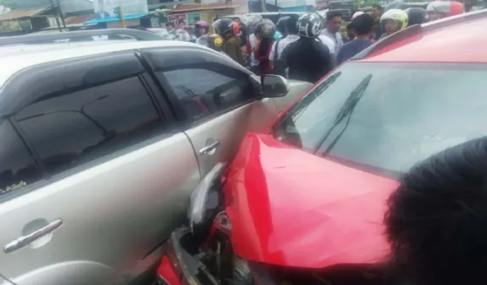 Tiga Mobil Tabrakan Beruntun di Simpang Empat SSDC Eks MTQ