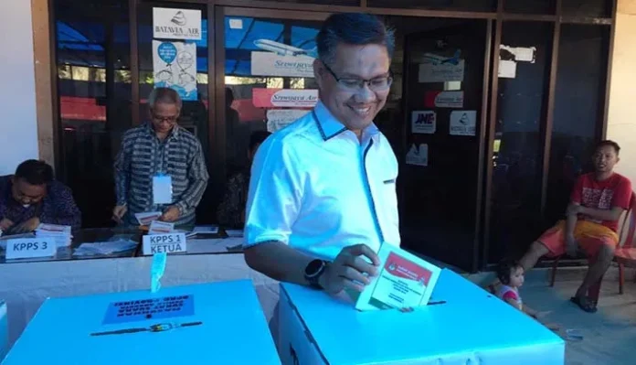 walikota_memilih Wali Kota Kendari Memilih di TPS 4 Korumba