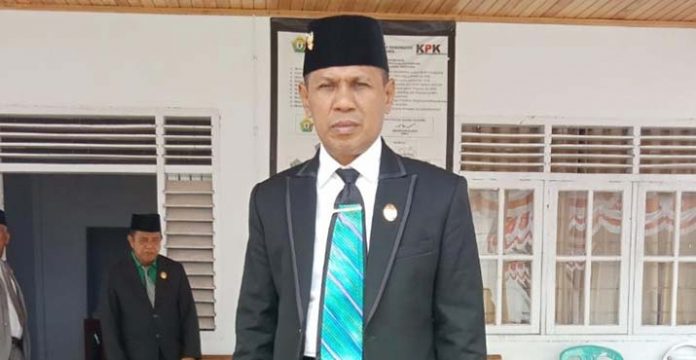 Ketua DPRD Buteng Adam