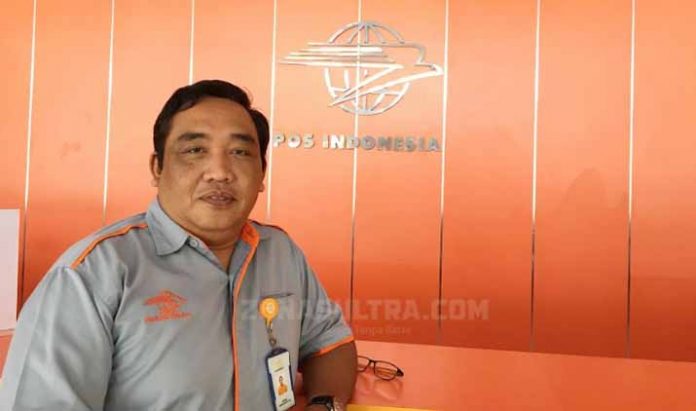 Kepala Kantor Pos Kendari Anto Chrisna Sutantyo