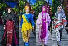 Potret Keindahan Tenun Masalili Muna dalam Balutan Busana Muslimah