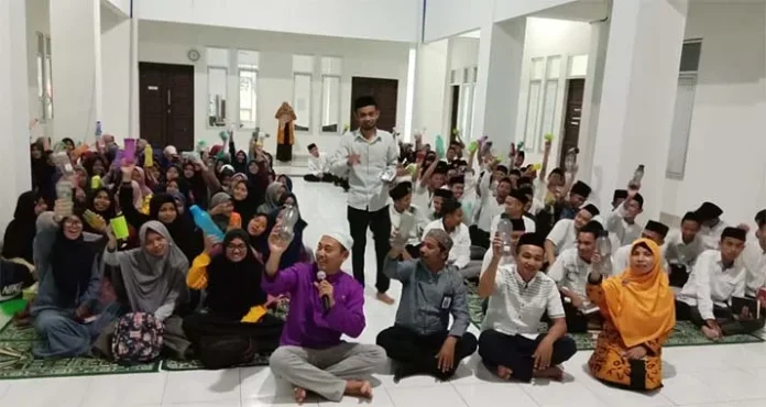 Kurangi Sampah Plastik, MAN IC Kendari Lounching Gerakan Zero Waste
