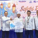 Safari Ramadan di Kendari, Perum Jamkrindo Serahkan Santunan Hingga Bukber Bersama Anak Yatim Piatu Safari Ramadan di Kendari, Perum Jamkrindo Serahkan Santunan Hingga Bukber Bersama Anak Yatim Piatu