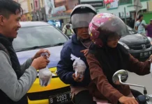 Ratusan Takjil Jurnalis Ludes dalam Hitungan Menit Ratusan Takjil Jurnalis Ludes dalam Hitungan Menit