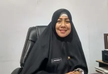 Safari Ramadan, Pemda Kolaka Bagikan 6.000 Paket Sembako Kepala Bagian Kesejahteraan Rakyat (Kesra) Setda Kabupaten Kolaka, Andi Wahida