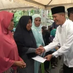 Antam dan Pemda Kolaka Salurkan Bantuan ke Kaum Duafa Antam dan Pemda Kolaka Salurkan Bantuan ke Kaum Duafa