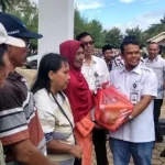 ANTAM Berbagi, Salurkan 1.500 Paket Sembako Gratis untuk Warga Pomalaa ANTAM Berbagi, Salurkan 1.500 Paket Sembako Gratis untuk Warga Pomalaa
