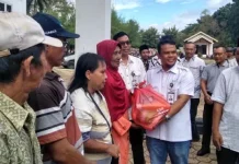 ANTAM Berbagi, Salurkan 1.500 Paket Sembako Gratis untuk Warga Pomalaa ANTAM Berbagi, Salurkan 1.500 Paket Sembako Gratis untuk Warga Pomalaa