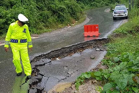Banyak Ruas Jalan Rusak di Konsel, Kapolres Ingatkan Pemudik Berhati-hati
