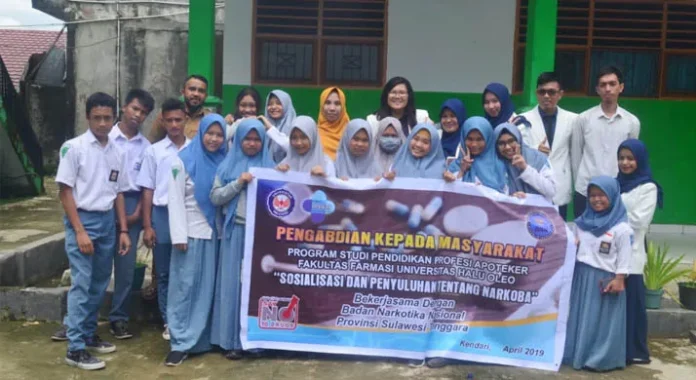 apoteker uho Mahasiswa Apoteker UHO Beri Penyuluhan Narkoba ke Siswa