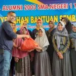 Alumni SMAN 1 Tikep Berbagi Sembako ke Siswa Kurang Mampu Alumni SMAN 1 Tikep Berbagi Sembako ke Siswa Kurang Mampu