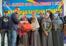 Alumni SMAN 1 Tikep Berbagi Sembako ke Siswa Kurang Mampu Alumni SMAN 1 Tikep Berbagi Sembako ke Siswa Kurang Mampu