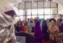 Emak-emak di Kendari Serbu Toko Penjual Bahan Kue Emak-emak di Kendari Serbu Toko Penjual Bahan Kue