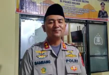 Ingatkan Pemudik, Kapolres Kolaka Imbau Agar Berhati-hati Kepala Kepolisian Resor (Polres) Kolaka, AKBP Bambang Satriawan