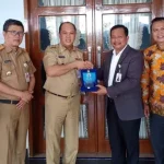 Pemda Konut Salurkan Beasiswa 153 Guru Tidak Tetap Pemda Konut Salurkan Beasiswa 153 Guru Tidak Tetap