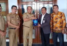 Pemda Konut Salurkan Beasiswa 153 Guru Tidak Tetap Pemda Konut Salurkan Beasiswa 153 Guru Tidak Tetap