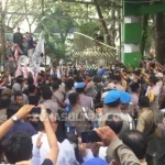 Demo Susulan soal Usulan Calon Wakil Wali Kota Kendari, Massa Nyaris Bentrok Demo Susulan soal Usulan Calon Wakil Wali Kota Kendari, Masa Nyris Bentrok