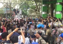 Demo Susulan soal Usulan Calon Wakil Wali Kota Kendari, Massa Nyaris Bentrok Demo Susulan soal Usulan Calon Wakil Wali Kota Kendari, Masa Nyris Bentrok