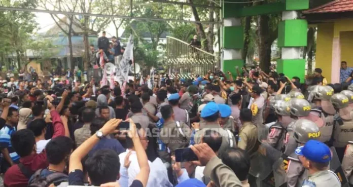 Demo Susulan soal Usulan Calon Wakil Wali Kota Kendari, Masa Nyris Bentrok