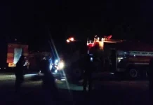 6 Mobil Damkar Padamkan Kebakaran di Kantin SMPN 1 Kolaka 6 Mobil Damkar Padamkan Kebakaran di Kantin SMPN 1 Kolaka