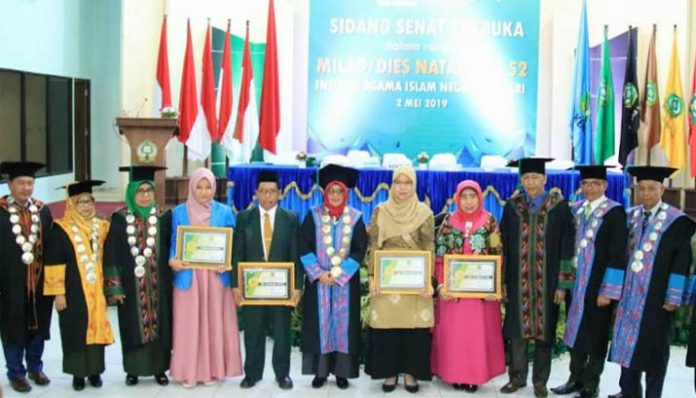 Dies Natalis ke-52, IAIN Kendari Beri Penghargaan IAIN Kendari Award